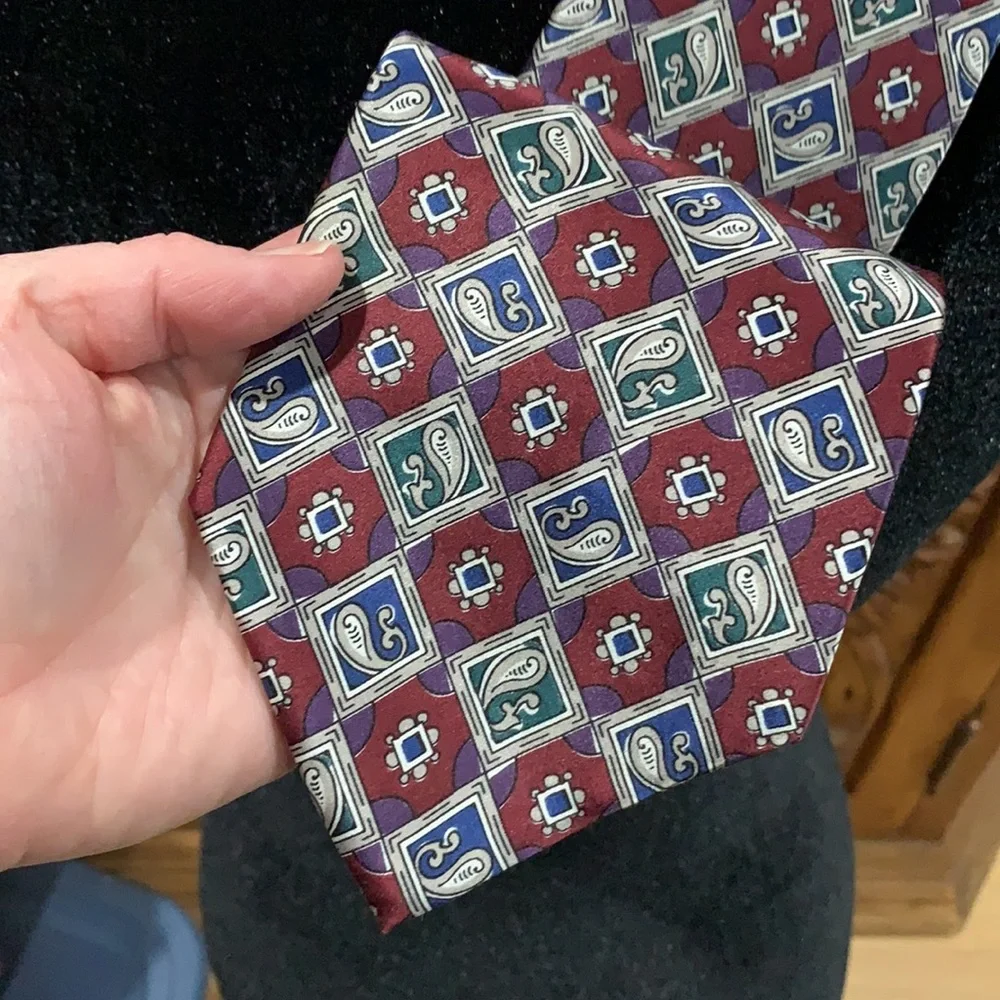 EUC Oscar de La Renta silk tie